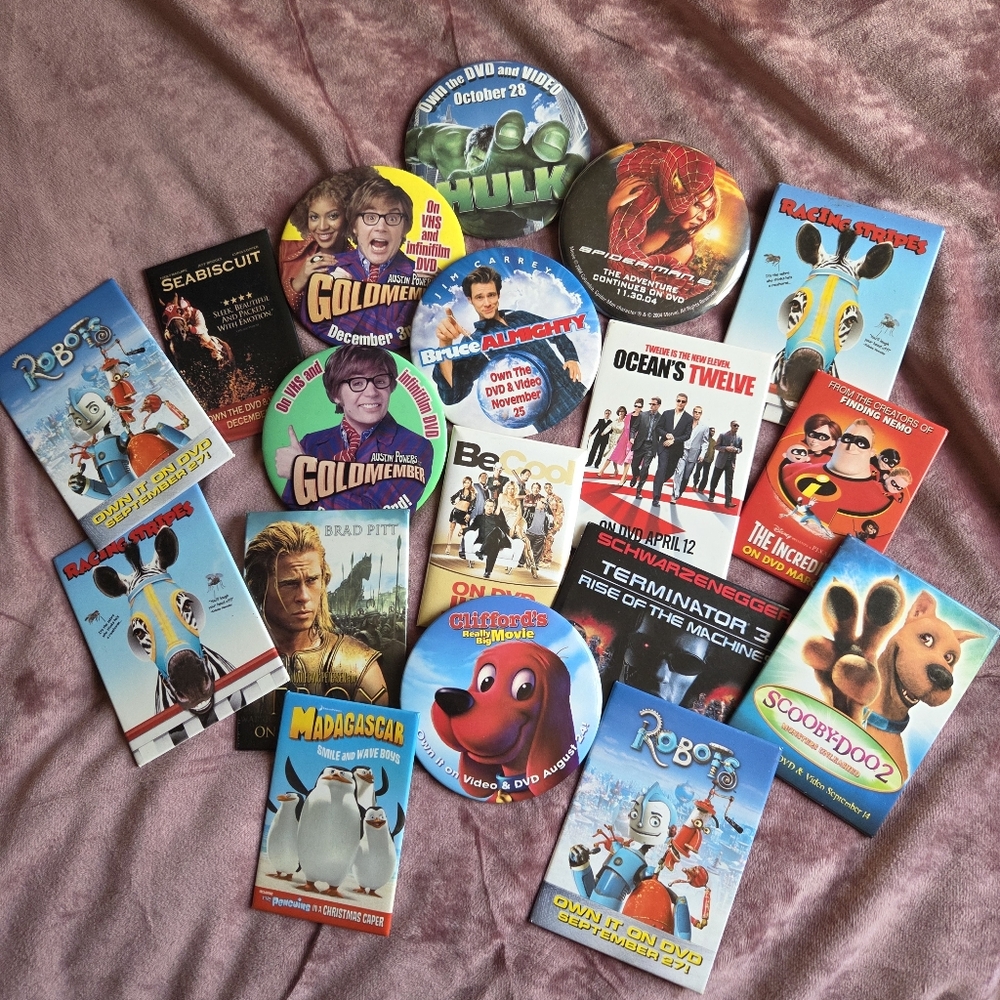 18 Vintage Movie/Animated Collectible Promotional Buttons (Lot)